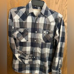 Ditch Plains boys size M (10/12) button up shirt